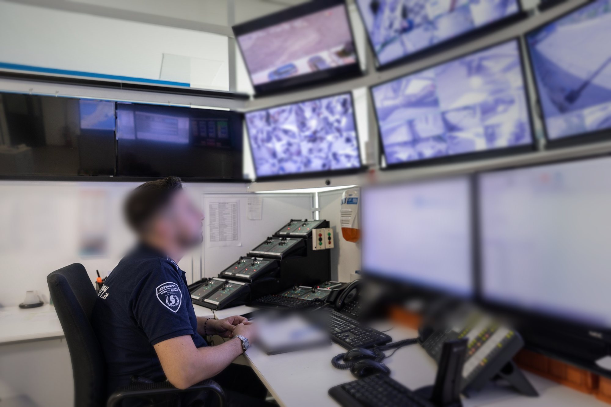 Monitor di controllo allarmi e telecamere